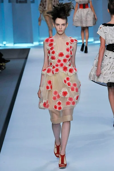 Look 29
